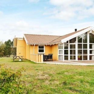 Фотография гостевого дома Four-Bedroom Holiday home in Fanø 3