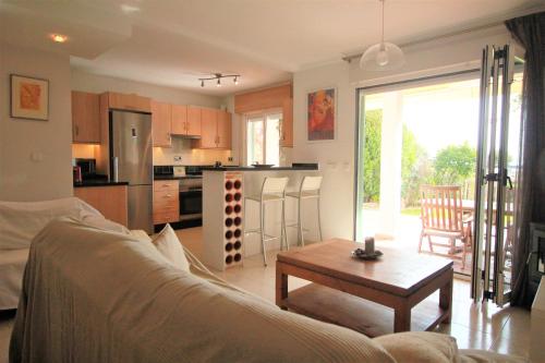 Фотография гостевого дома Spanish Connection - Beach House