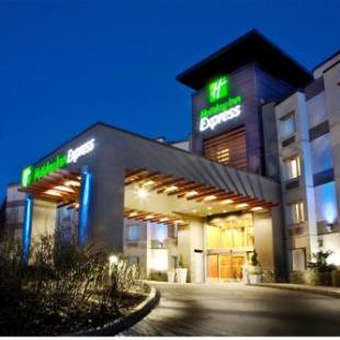 Фотографии гостиницы 
            Holiday Inn Express & Suites Langley, an IHG Hotel