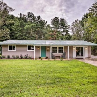 Фотография гостевого дома Cottage with Yard and Grill Next to Wayne Forest NP