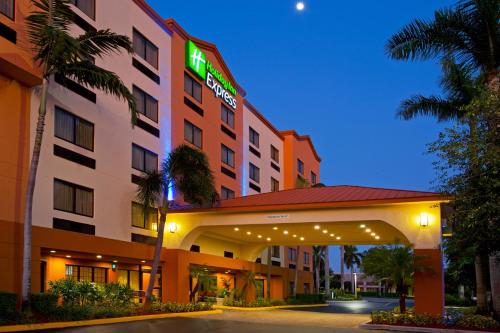 Фотография гостиницы Holiday Inn Express and Suites Fort Lauderdale Airport West, an IHG Hotel
