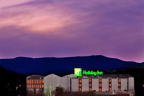 Фотография гостиницы Holiday Inn Roanoke - Tanglewood Route 419 & I 581, an IHG Hotel