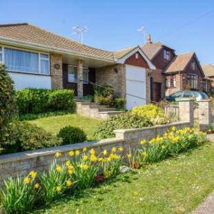 Фотографии гостевого дома 
            Dean Court Bungalow