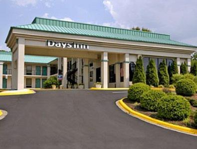 Фотография мотеля Days Inn by Wyndham Hendersonville