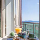 Фотография мини отеля NapoliCentro Mare - Sea View Rooms & Suites