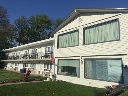 Фотография гостиницы Lakeside Inn