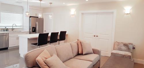 Фотография гостевого дома Lakefront Vacation Home - Sleeps 8