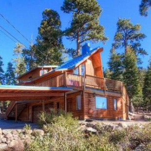 Фотография гостевого дома The Bass Chalet by Lake Tahoe Accommodations