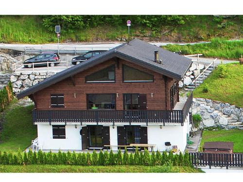 Фотография гостевого дома Luxurious Chalet Amidst Mountains in La Tzoumaz