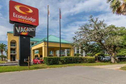Фотография гостиницы Econo Lodge Inn & Suites Foley-North Gulf Shores