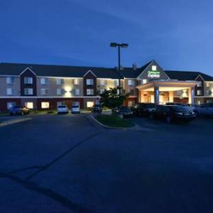 Фотографии гостиницы 
            Holiday Inn Express St. Paul South - Inver Grove Heights, an IHG Hotel