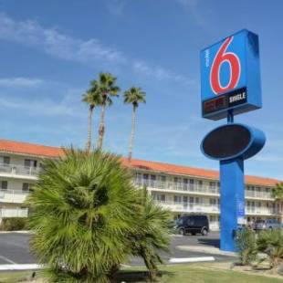 Фотографии гостиницы 
            Motel 6-Twentynine Palms, CA