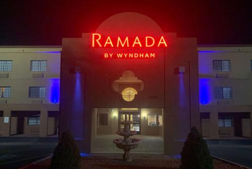 Фотографии гостиницы 
            Ramada by Wyndham Santa Fe