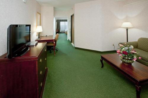 Фотография гостиницы Holiday Inn Express & Suites Bad Axe, an IHG Hotel