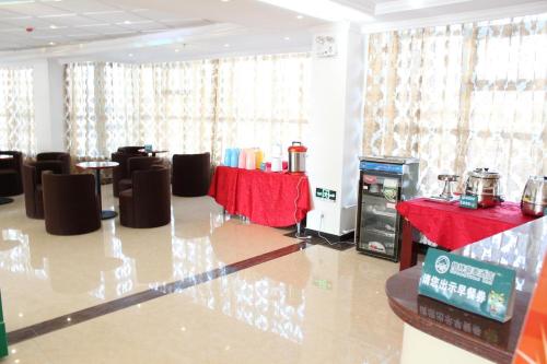 Фотография гостиницы GreenTree Inn Nantong Qidong Binhai Industrial Park Nanhai RoadExpress Hotel