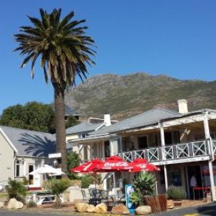 Фотография мини отеля Boulders Beach Hotel, Cafe and Curio shop