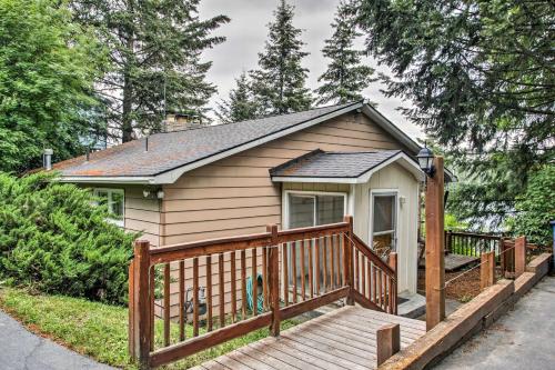 Фотографии гостевого дома 
            Honeysuckle on Hayden Lakefront Home with Dock!