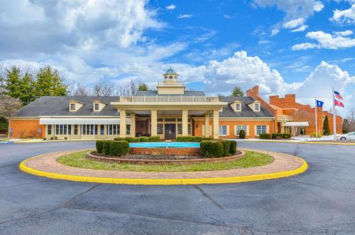 Фотографии гостиницы 
            Quality Inn Radford-West Blacksburg I-81