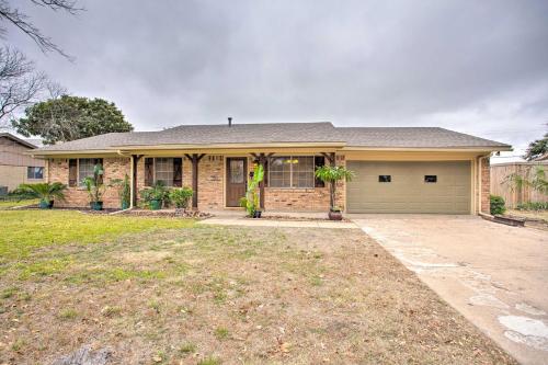 Фотографии гостевого дома 
            Spacious Ranch Home in Historic Waxahachie!