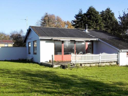 Фотография гостевого дома Three-Bedroom Holiday home in Sydals 2