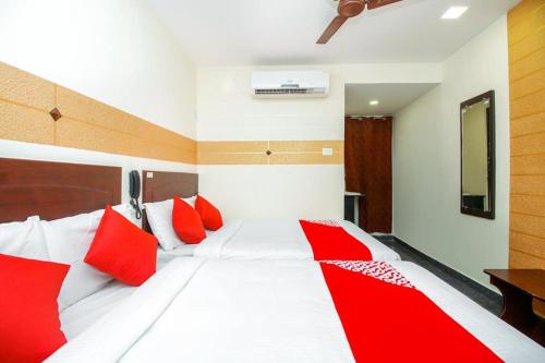 Фотографии гостиницы 
            HOTEL BOOPATHI Madurai