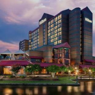 Фотографии гостиницы 
            Hilton Charlotte University Place