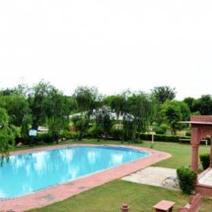 Фотографии гостиницы 
            Umaid Lake Palace - Getaway Resort Near Jaipur Close to Bhangarh & Chand Baori Stepwell Abhaneri