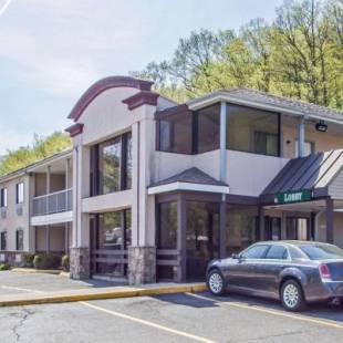 Фотографии гостиницы 
            Americas Best Value Inn Torrington, CT