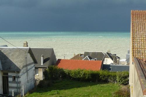 Фотография гостевого дома Le clapotis de l'Ô, calme, balcon sur la mer, à 2 h de Paris