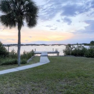 Фотография гостевого дома Waterfront Cedar Key Duplex Home with Private Dock!