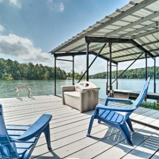 Фотография гостевого дома Spacious Lake Hartwell Home with Private Boat Ramp!