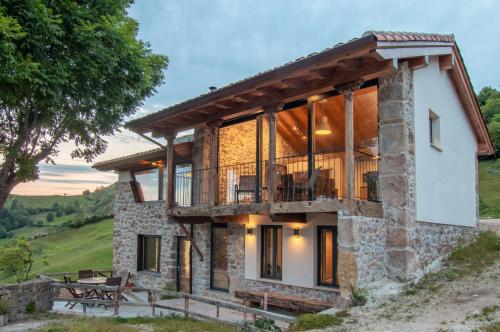 Фотография гостевого дома Pulieru - Casa vacacional ideal para escapadas de primavera con vistas de los Picos de Europa