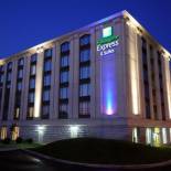 Фотография гостиницы Holiday Inn & Suites Montreal Airport