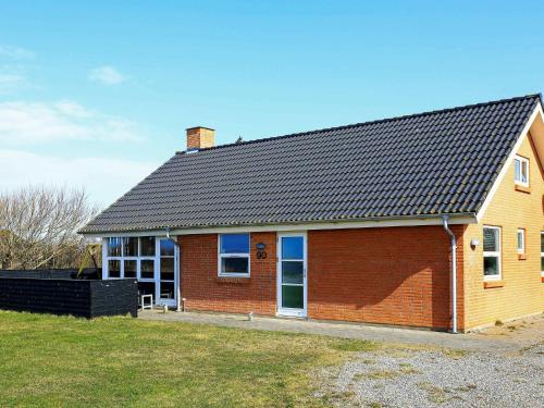 Фотография гостевого дома Four-Bedroom Holiday home in Vestervig 2