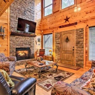 Фотография гостевого дома Inviting Smoky Mtn Cabin Hot Tub-8mi to Dollywood