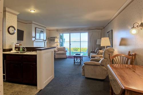 Фотография гостевого дома 109 Water Street Inn