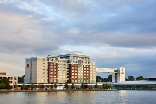 Фотография гостиницы Sheraton Erie Bayfront Hotel