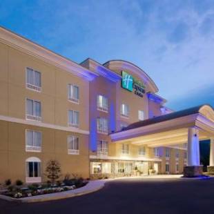 Фотографии гостиницы 
            Holiday Inn Express & Suites Caryville, an IHG Hotel