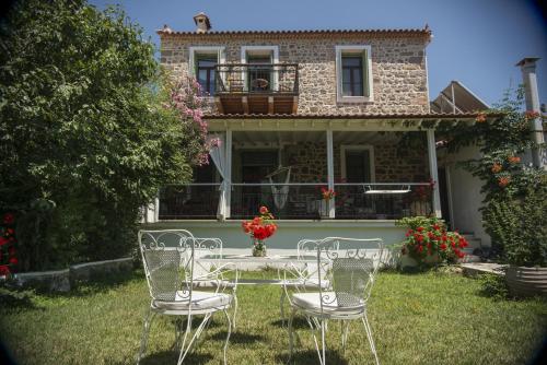 Фотография гостевого дома Archontiko Petras 1821