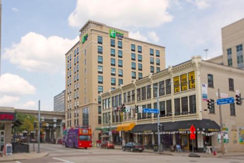 Фотографии гостиницы 
            Holiday Inn Express & Suites Pittsburgh North Shore, an IHG Hotel