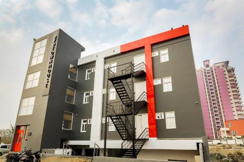 Фотография гостиницы Vaccinated Staff- OYO Townhouse 291 Siddharth Vihar Ghaziabad