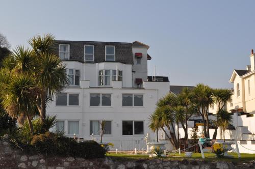 Фотография гостиницы Waters Edge Hotel