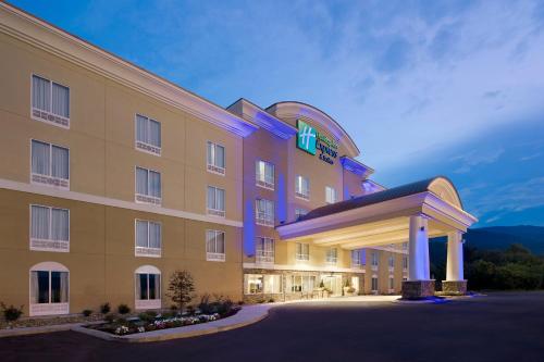 Фотография гостиницы Holiday Inn Express & Suites Caryville, an IHG Hotel