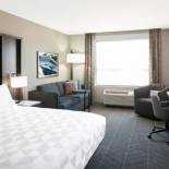 Фотография гостиницы Holiday Inn Boston Logan Airport - Chelsea, an IHG Hotel