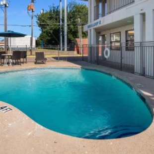 Фотография гостиницы Motel 6 Irving - Loop 12