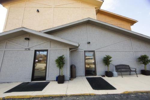 Фотография мотеля Super 8 by Wyndham Dubuque