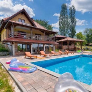 Фотография гостевого дома Three-Bedroom Holiday Home in Zelezna Gora