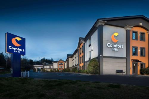 Фотография гостиницы Comfort Inn Asheville-Tunnel Road East