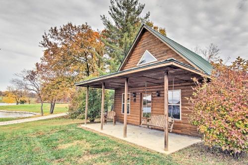 Фотографии гостевого дома 
            Cozy Columbia Cabin with Shared Lake Dock!