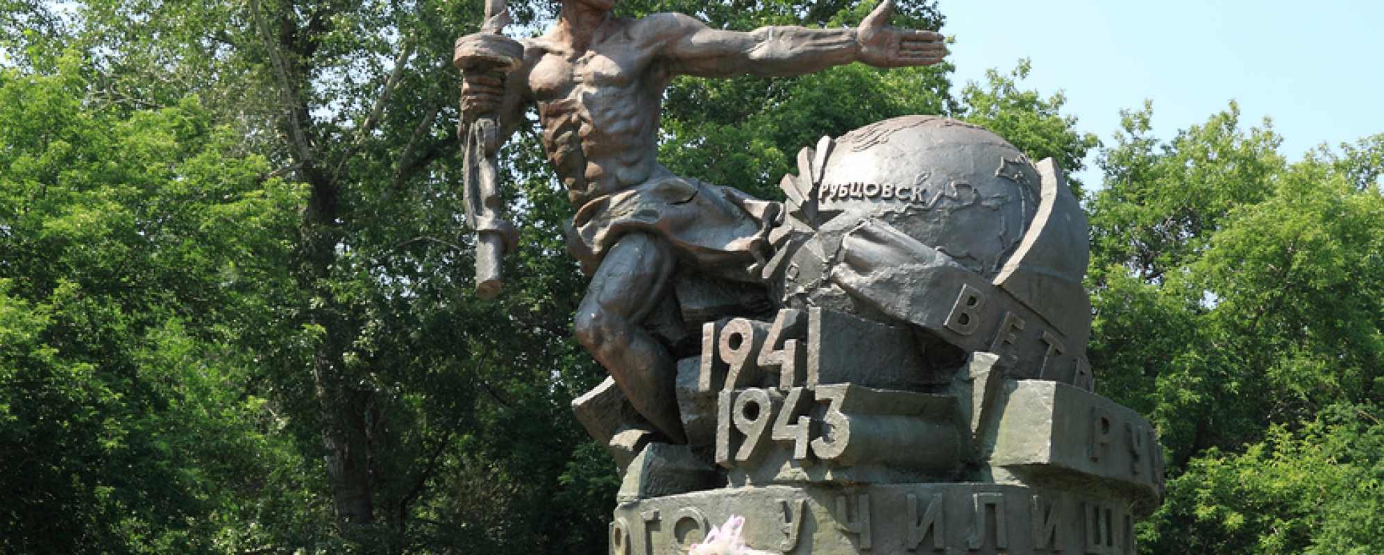 Фотографии памятника Памятник Воинам Рубцовского пехотного училища, погибшим в годы Великой Отечественной войны